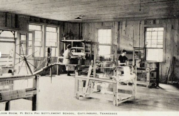 settlement school gatlinburg.1920 postcard